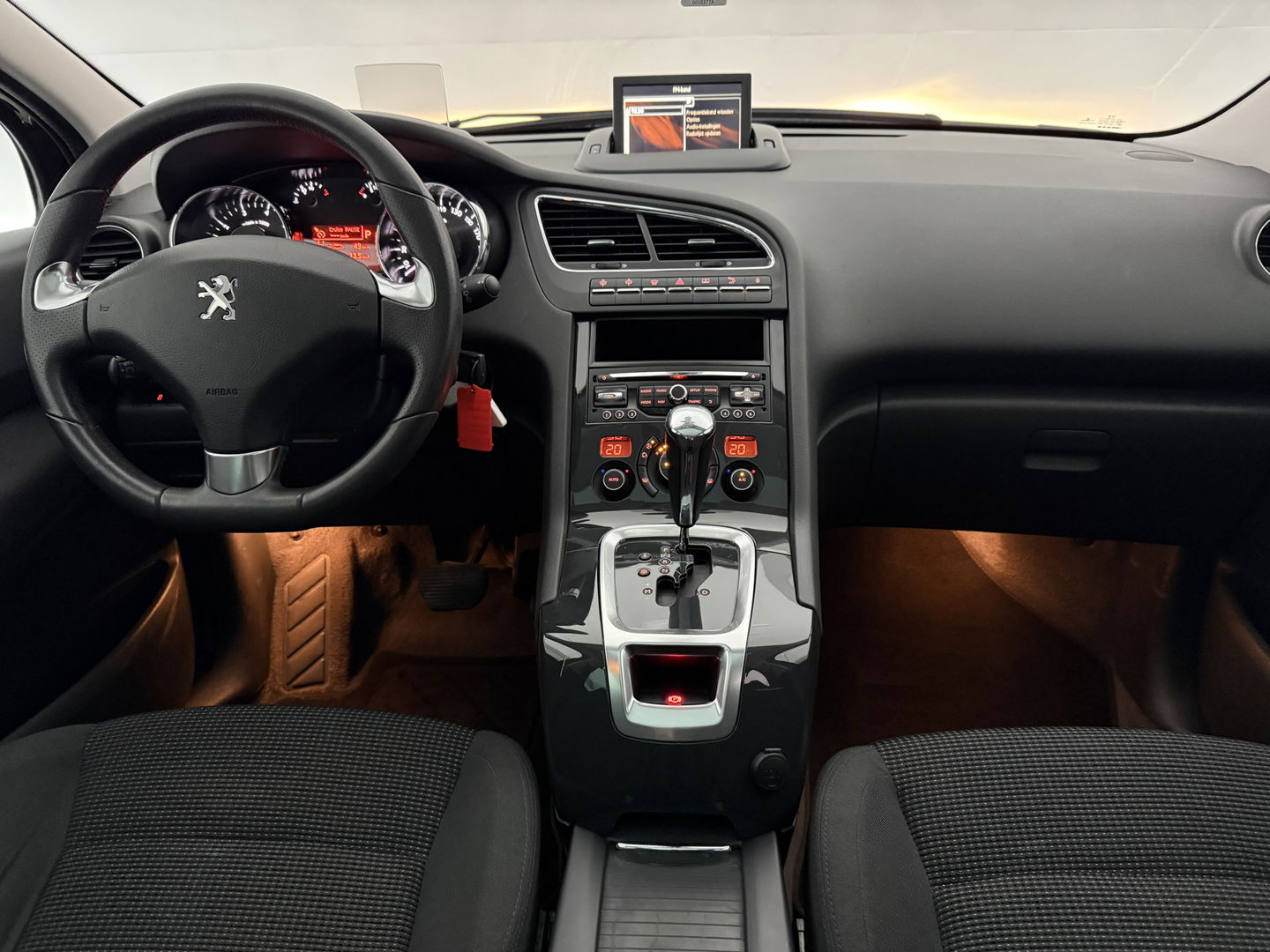 Peugeot 5008 1.6 THP Allure | Pano | Head-up Display | Camera | LED | Cruise | Navi | NAP