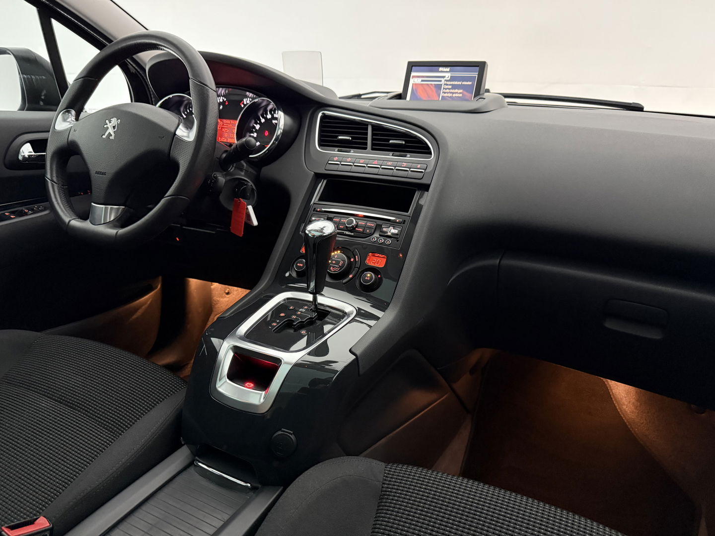 Peugeot 5008 1.6 THP Allure | Pano | Head-up Display | Camera | LED | Cruise | Navi | NAP