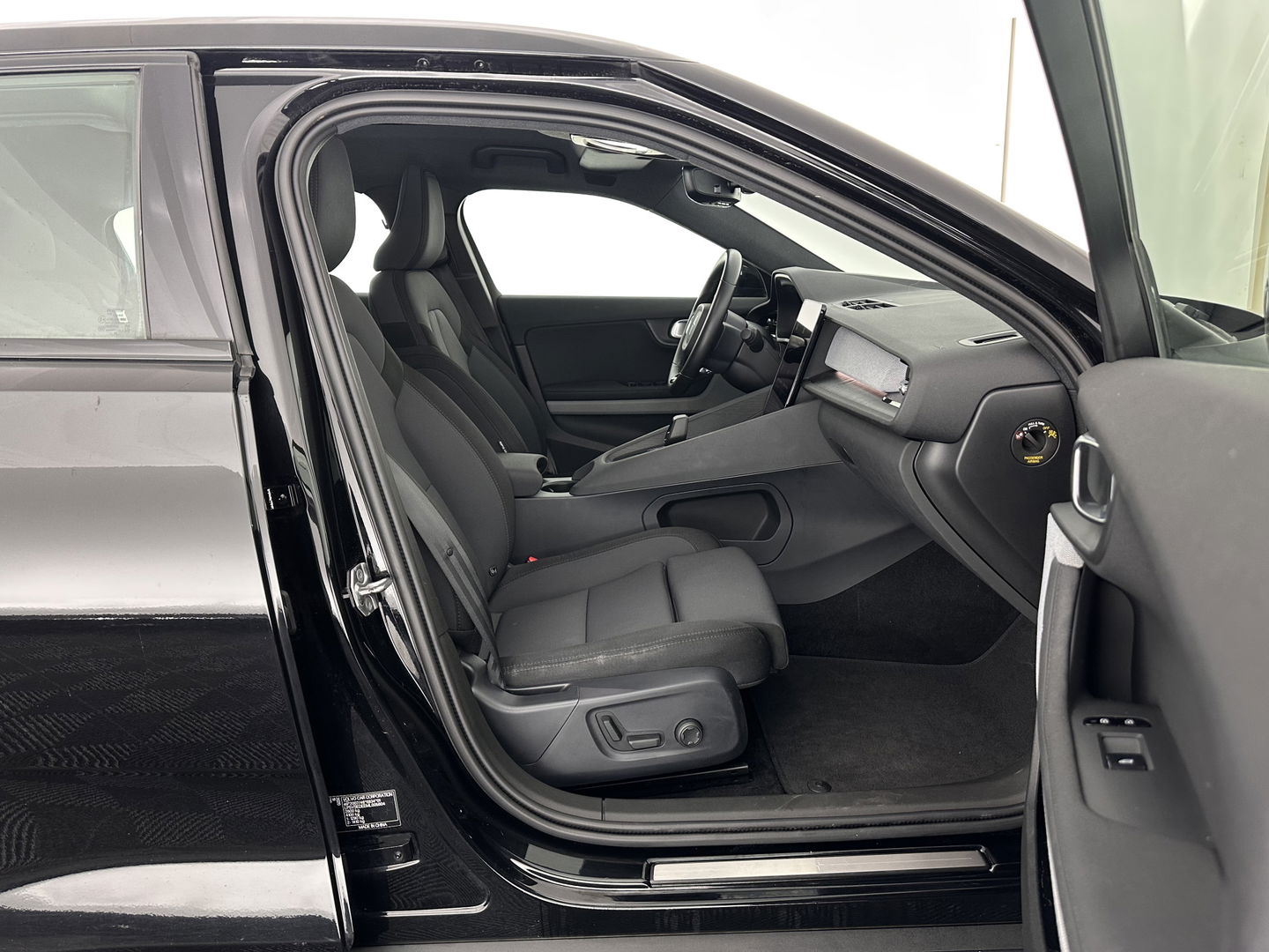 Polestar 2 Long Range Dual Motor Launch Edition 78kWh (3-Fase-11kW) {SOH-88%} Aut.*PANO | NAVI-FULLMAP | FULL-LED | ADAPTIVE-CRUISE | BLINDSPOT | TOPVIEW | KEYLESS | LANE-ASSIST | DIGI-COCKPIT | CARPLAY | DAB+ | HEATED-SPORTSEATS | CAMERA | MEMORY-PACK | PDC | 19''A