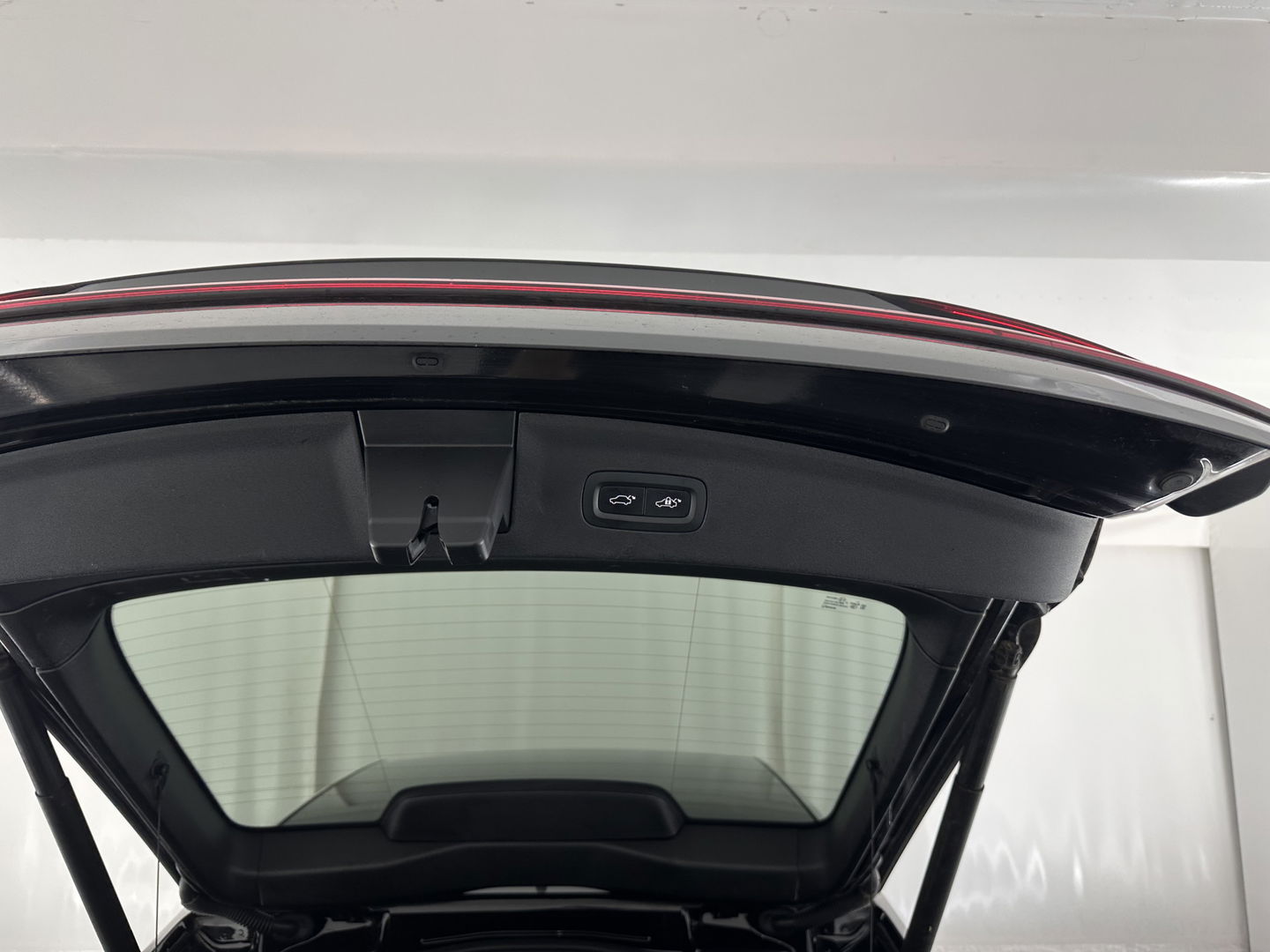 Polestar 2 Long Range Dual Motor Launch Edition 78kWh (3-Fase-11kW) {SOH-88%} Aut.*PANO | NAVI-FULLMAP | FULL-LED | ADAPTIVE-CRUISE | BLINDSPOT | TOPVIEW | KEYLESS | LANE-ASSIST | DIGI-COCKPIT | CARPLAY | DAB+ | HEATED-SPORTSEATS | CAMERA | MEMORY-PACK | PDC | 19''A