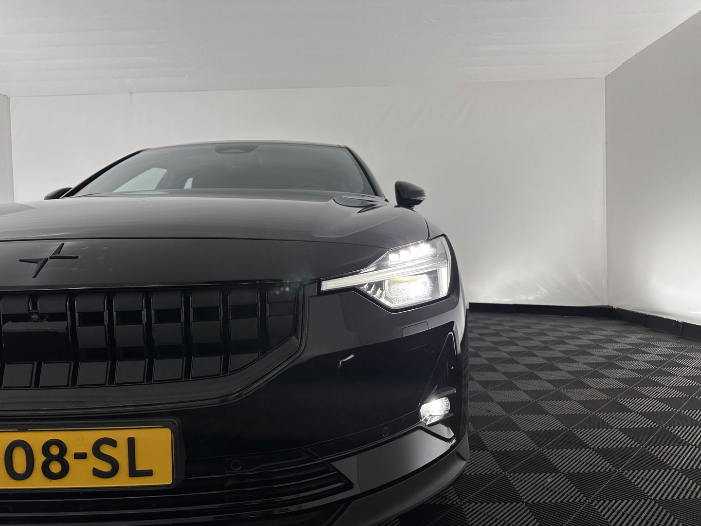 Polestar 2 Long Range Dual Motor Launch Edition 78kWh (3-Fase-11kW) {SOH-88%} Aut.*PANO | NAVI-FULLMAP | FULL-LED | ADAPTIVE-CRUISE | BLINDSPOT | TOPVIEW | KEYLESS | LANE-ASSIST | DIGI-COCKPIT | CARPLAY | DAB+ | HEATED-SPORTSEATS | CAMERA | MEMORY-PACK | PDC | 19''A