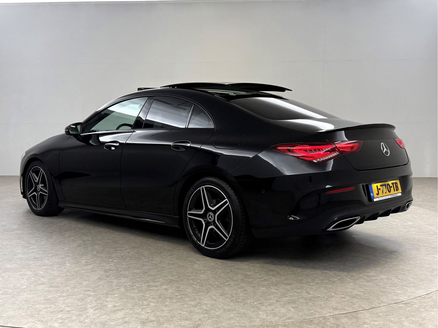 Mercedes-Benz CLA-Klasse 180 AMG | Pano | Sfeerverl. | Memory | Burmester | Virtual | Carplay | Camera | Adap. Cruise | NAP