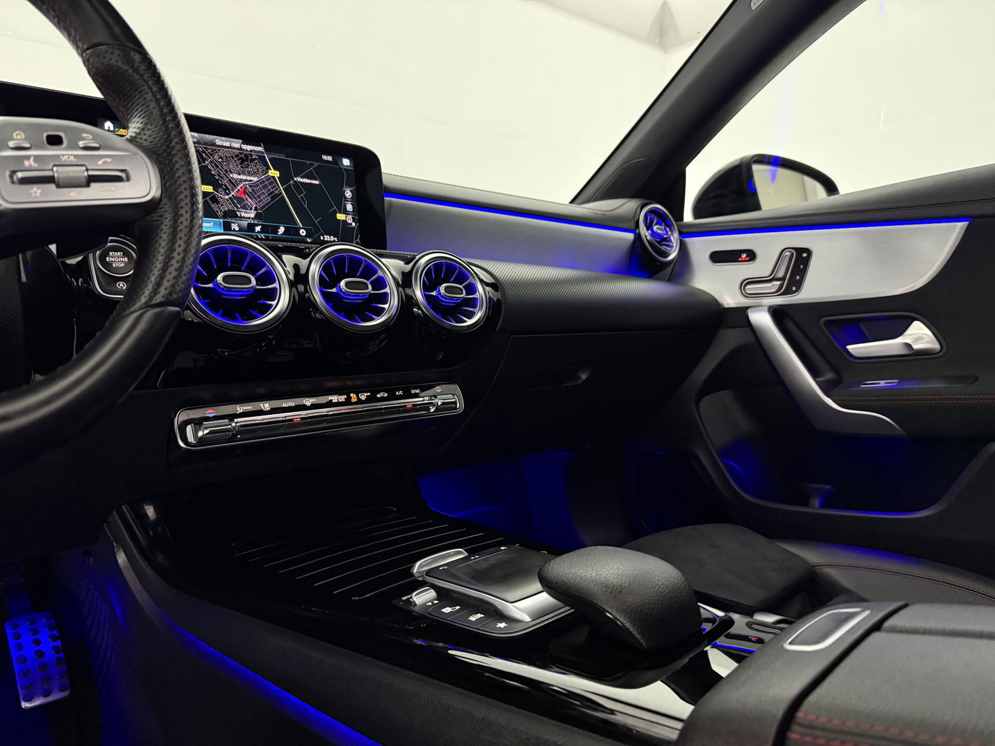 Mercedes-Benz CLA-Klasse 180 AMG | Pano | Sfeerverl. | Memory | Burmester | Virtual | Carplay | Camera | Adap. Cruise | NAP