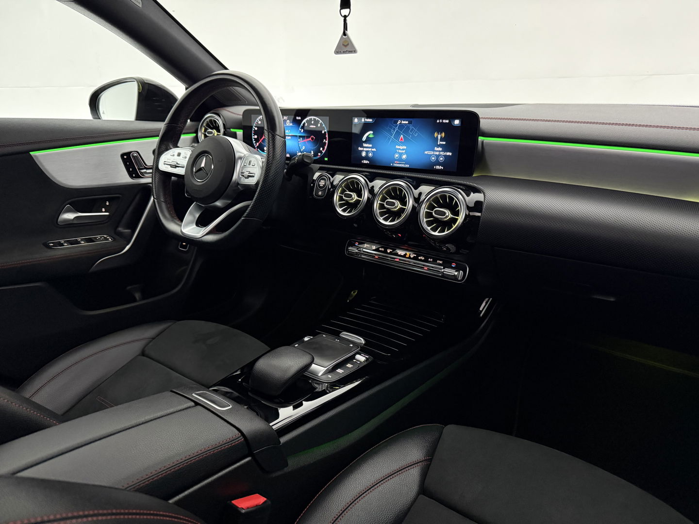 Mercedes-Benz CLA-Klasse 180 AMG | Pano | Sfeerverl. | Memory | Burmester | Virtual | Carplay | Camera | Adap. Cruise | NAP