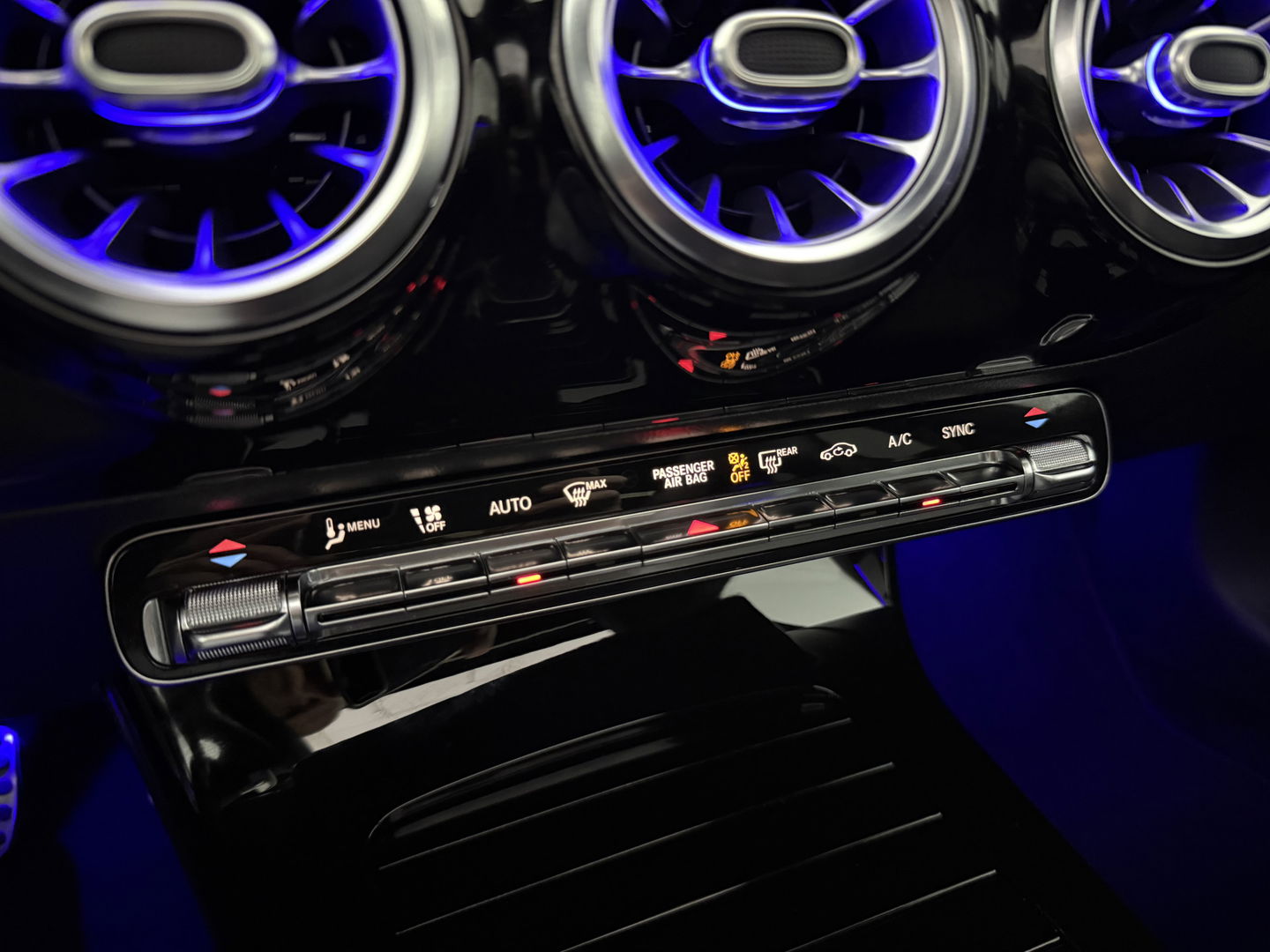 Mercedes-Benz CLA-Klasse 180 AMG | Pano | Sfeerverl. | Memory | Burmester | Virtual | Carplay | Camera | Adap. Cruise | NAP