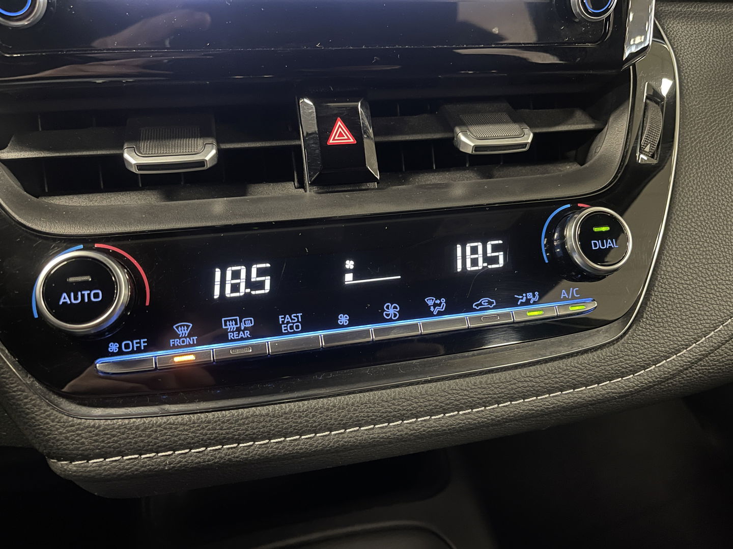 Toyota Corolla Touring Sports 1.2 Turbo Active | Origineel Nederlands | Apple Carplay | Android Auto | Achteruitrijcamera | DAB | Drive mode |