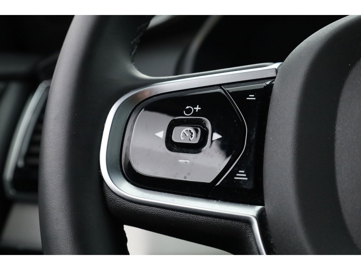 Volvo XC90 T8 Recharge Plus Dark | Long Range | Pilot Assist | Memory seats | 4x Stoelverw. | H&K Audio | Leder | Nav + CarPlay | Keyless | 21''