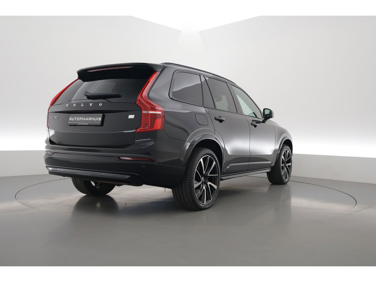 Volvo XC90 T8 Recharge Plus Dark | Long Range | Pilot Assist | Memory seats | 4x Stoelverw. | H&K Audio | Leder | Nav + CarPlay | Keyless | 21''
