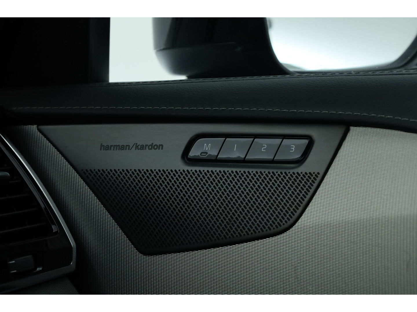 Volvo XC90 T8 Recharge Plus Dark | Long Range | Pilot Assist | Memory seats | 4x Stoelverw. | H&K Audio | Leder | Nav + CarPlay | Keyless | 21''