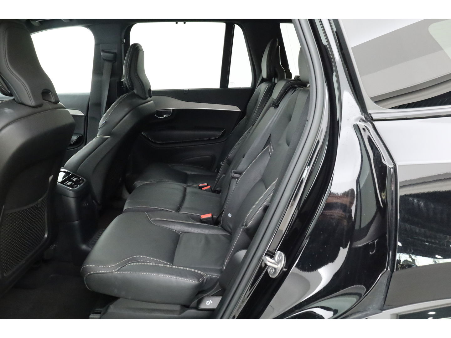 Volvo XC90 T8 Recharge Plus Dark | Long Range | Pilot Assist | Memory seats | 4x Stoelverw. | H&K Audio | Leder | Nav + CarPlay | Keyless | 21''