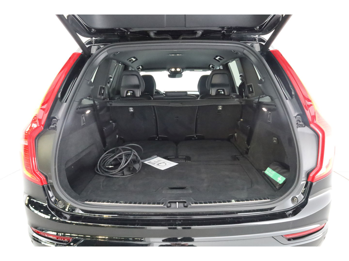 Volvo XC90 T8 Recharge Plus Dark | Long Range | Pilot Assist | Memory seats | 4x Stoelverw. | H&K Audio | Leder | Nav + CarPlay | Keyless | 21''