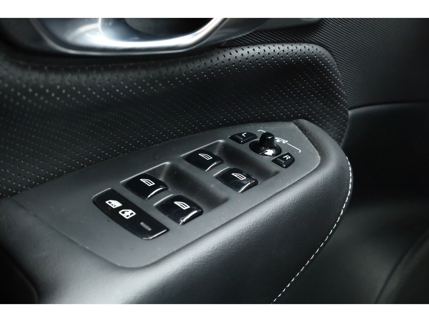 Volvo XC90 T8 Recharge Plus Dark | Long Range | Pilot Assist | Memory seats | 4x Stoelverw. | H&K Audio | Leder | Nav + CarPlay | Keyless | 21''