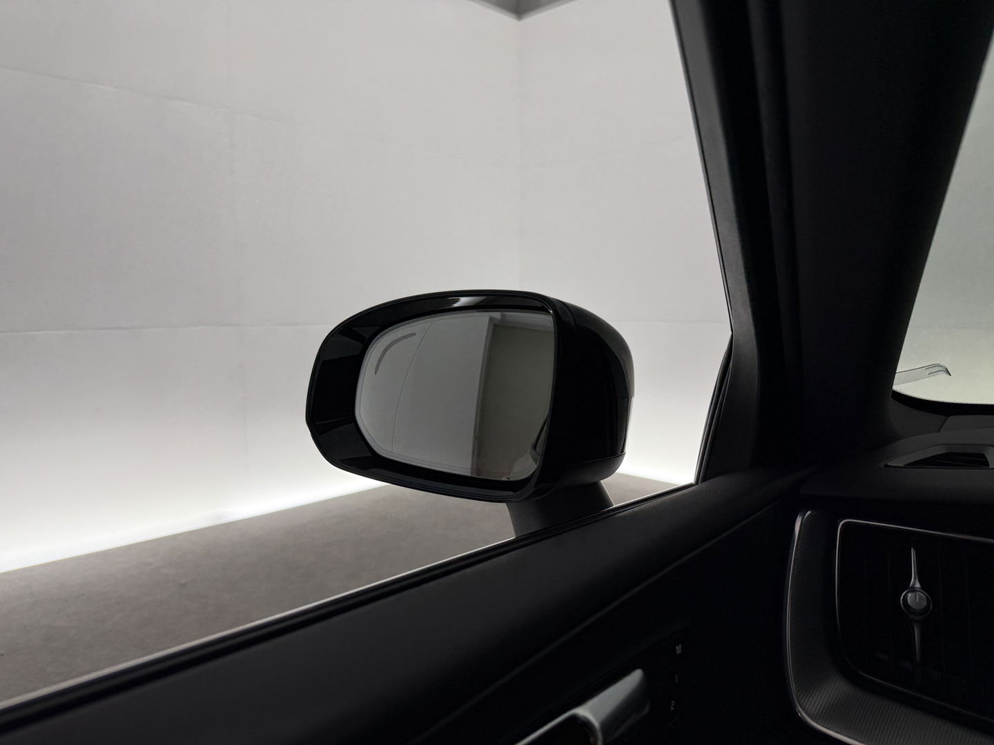 Volvo XC60 2.0 T8 Twin Engine AWD R-design | SOH 86% | Pano | Memory | Virtual | Sfeer | Camera | Adap. Cruise | Stoelverw. | Carplay