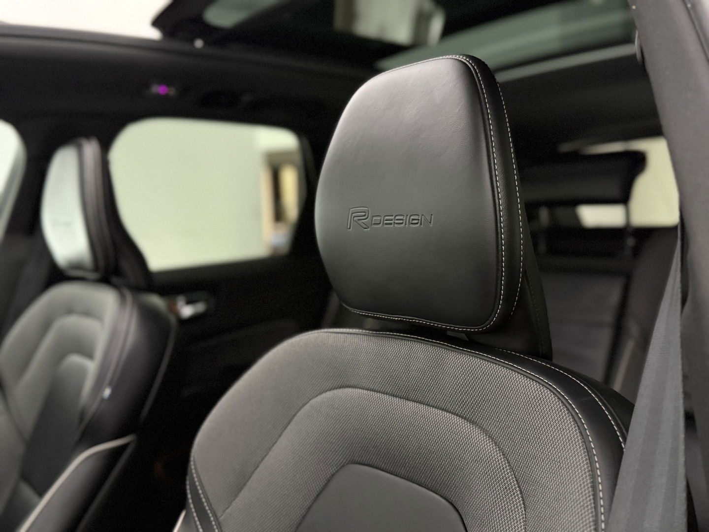 Volvo XC60 2.0 T8 Twin Engine AWD R-design | SOH 86% | Pano | Memory | Virtual | Sfeer | Camera | Adap. Cruise | Stoelverw. | Carplay