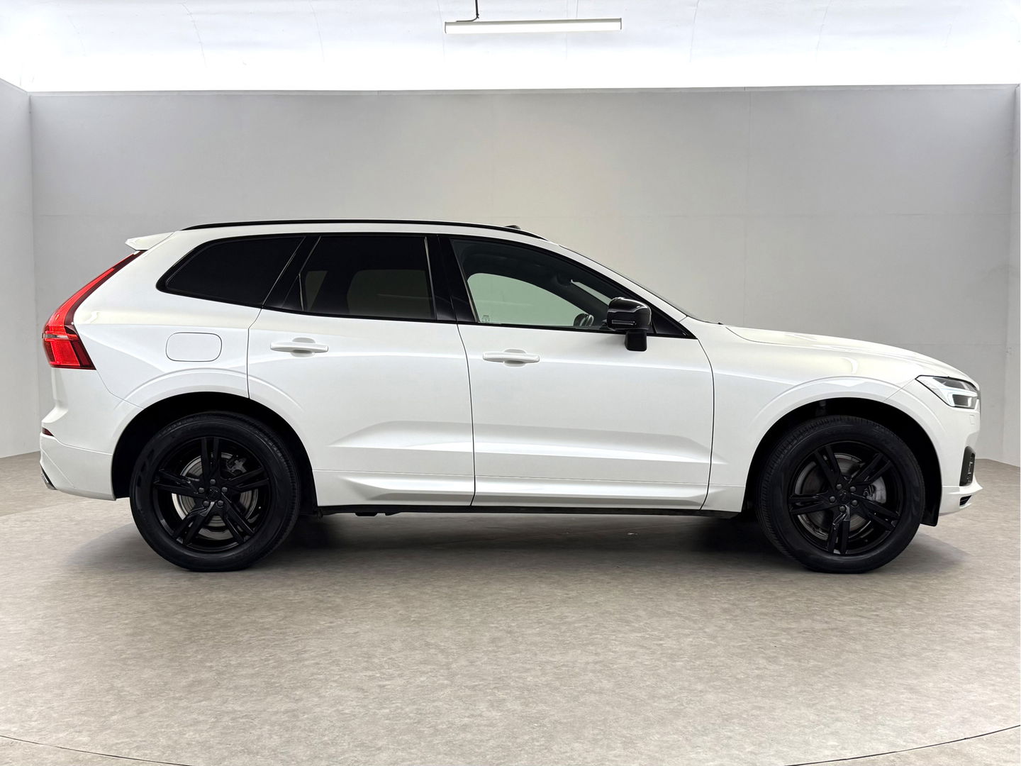Volvo XC60 2.0 T8 Twin Engine AWD R-design | SOH 86% | Pano | Memory | Virtual | Sfeer | Camera | Adap. Cruise | Stoelverw. | Carplay