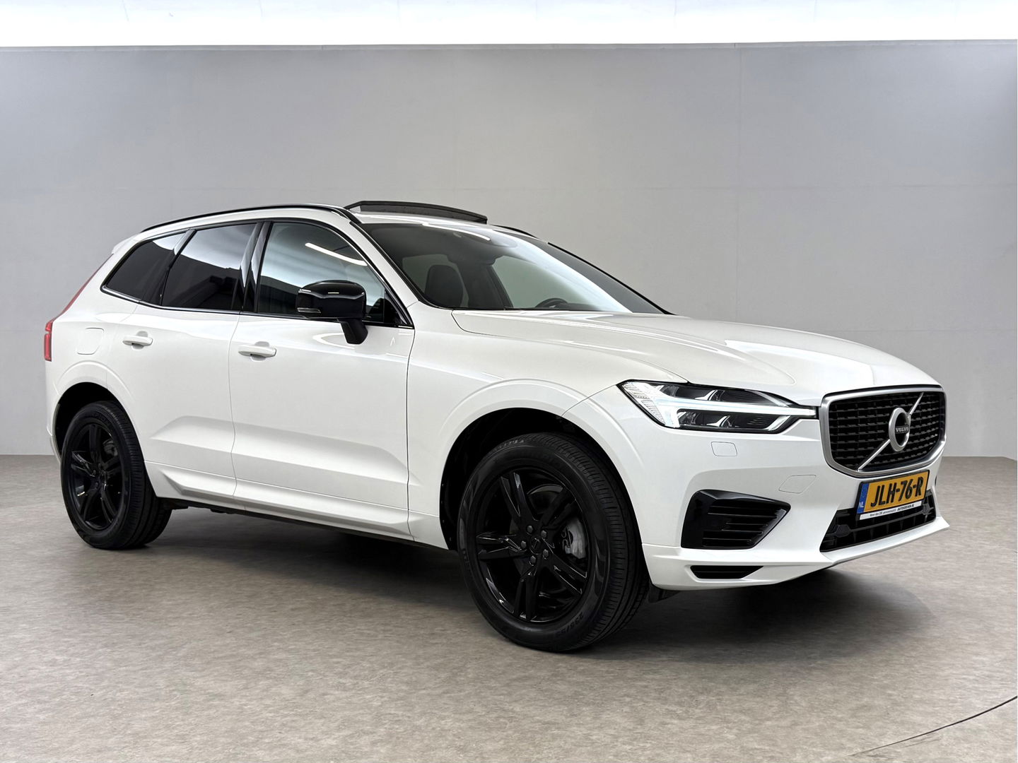 Volvo XC60 2.0 T8 Twin Engine AWD R-design | SOH 86% | Pano | Memory | Virtual | Sfeer | Camera | Adap. Cruise | Stoelverw. | Carplay