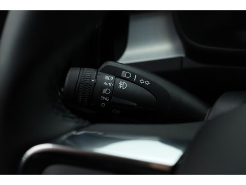 Volvo XC40 2.0 B3 Ultra Black Edition | MY26 | Pano-dak | H&K audio | ACC | 360 Cam | Mem stoelen |