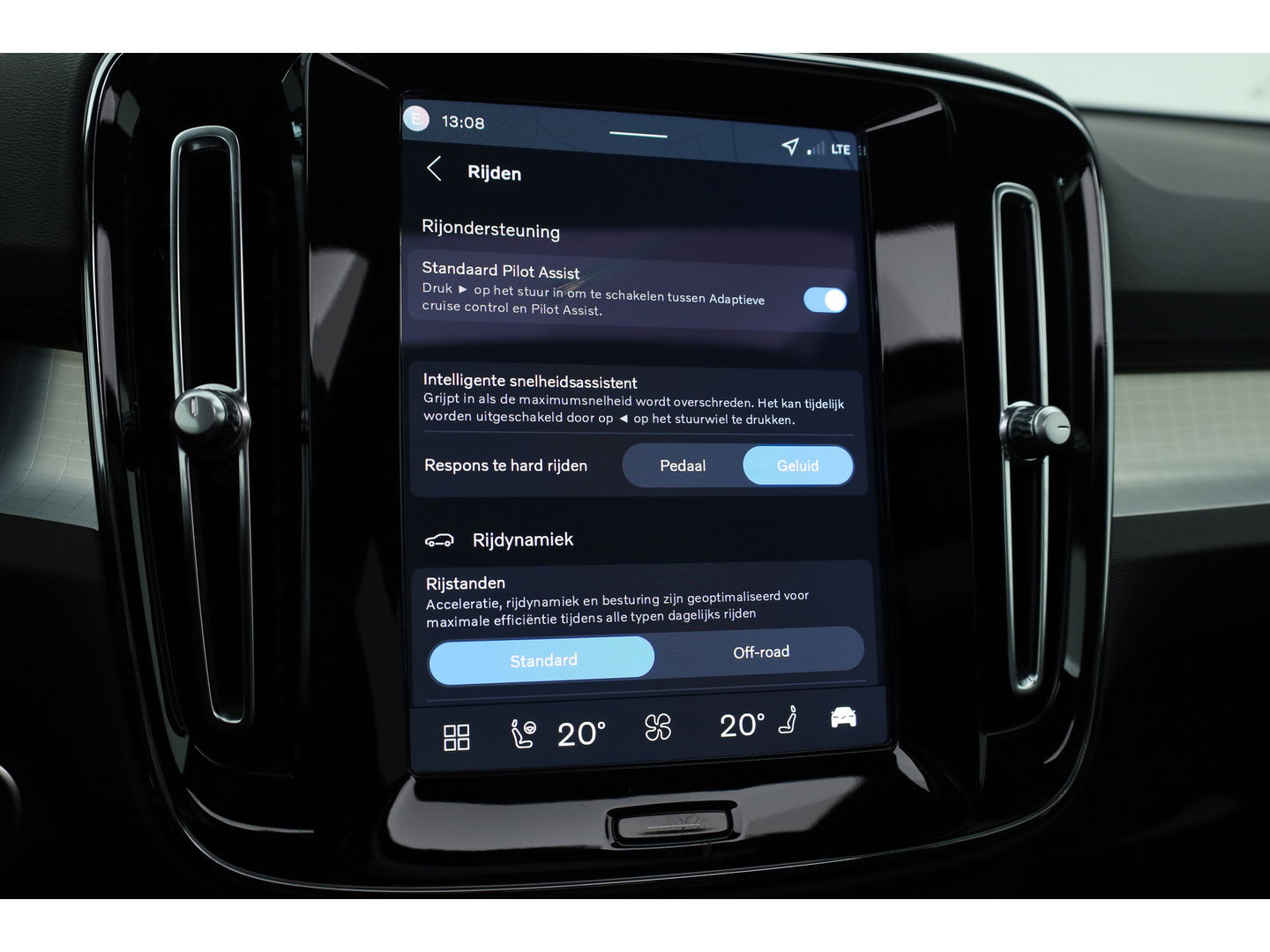 Volvo XC40 2.0 B3 Ultra Black Edition | MY26 | Pano-dak | H&K audio | ACC | 360 Cam | Mem stoelen |