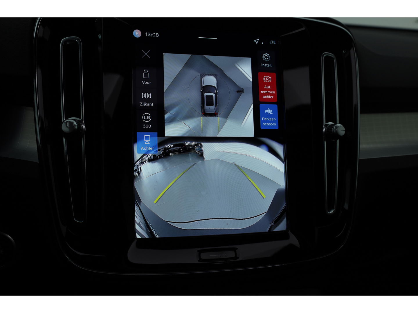 Volvo XC40 2.0 B3 Ultra Black Edition | MY26 | Pano-dak | H&K audio | ACC | 360 Cam | Mem stoelen |