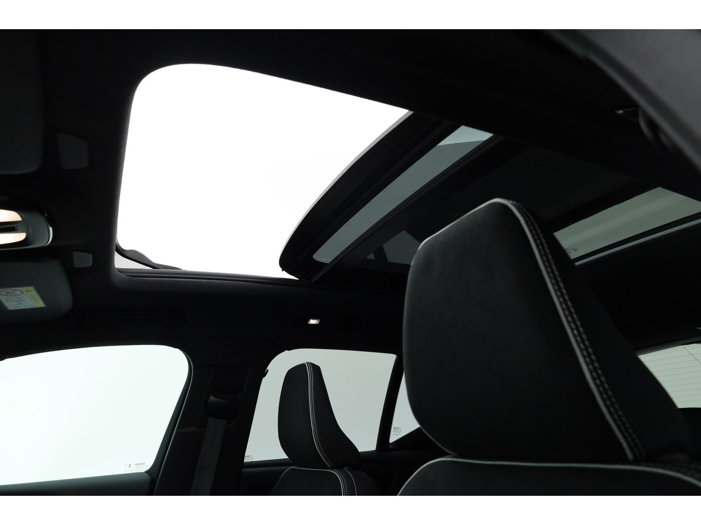 Volvo XC40 2.0 B3 Ultra Black Edition | MY26 | Pano-dak | H&K audio | ACC | 360 Cam | Mem stoelen |