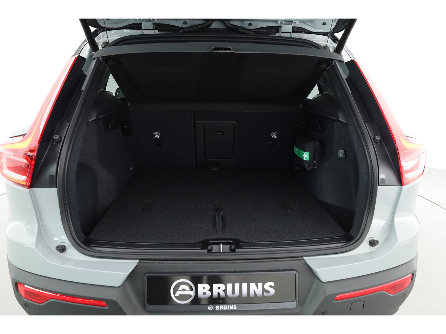 Volvo XC40 2.0 B3 Ultra Black Edition | MY26 | Pano-dak | H&K audio | ACC | 360 Cam | Mem stoelen |