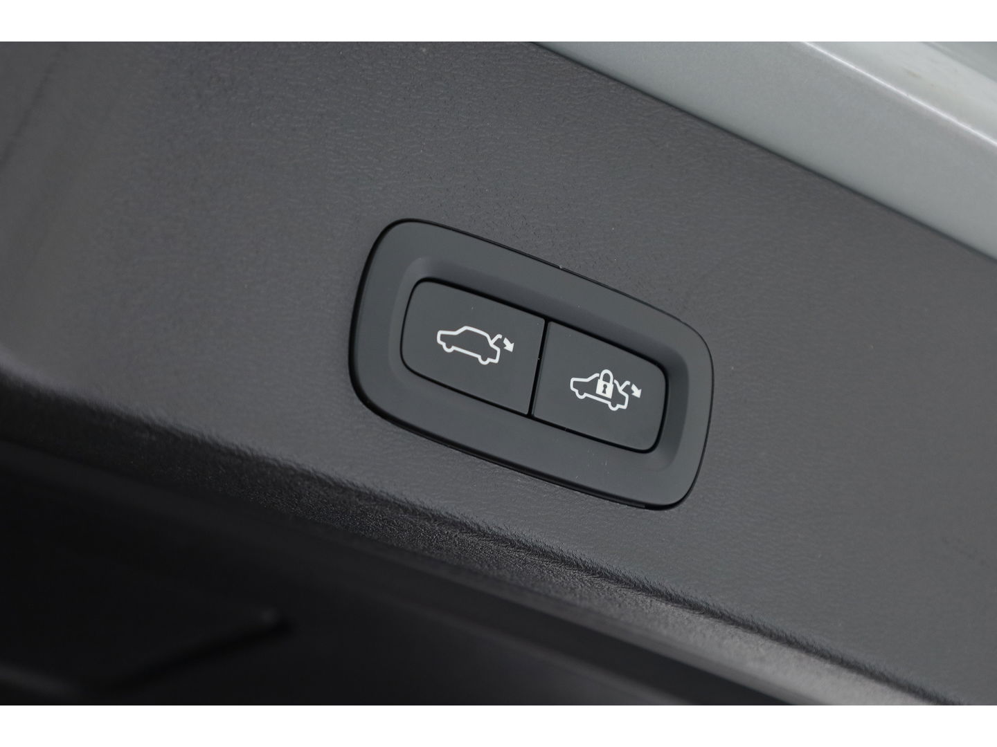 Volvo XC40 2.0 B3 Ultra Black Edition | MY26 | Pano-dak | H&K audio | ACC | 360 Cam | Mem stoelen |