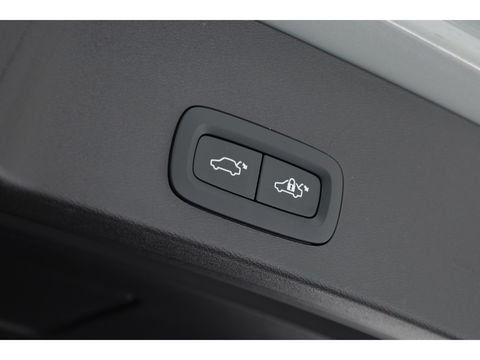 Volvo XC40 2.0 B3 Ultra Black Edition | MY26 | Pano-dak | H&K audio | ACC | 360 Cam | Mem stoelen |