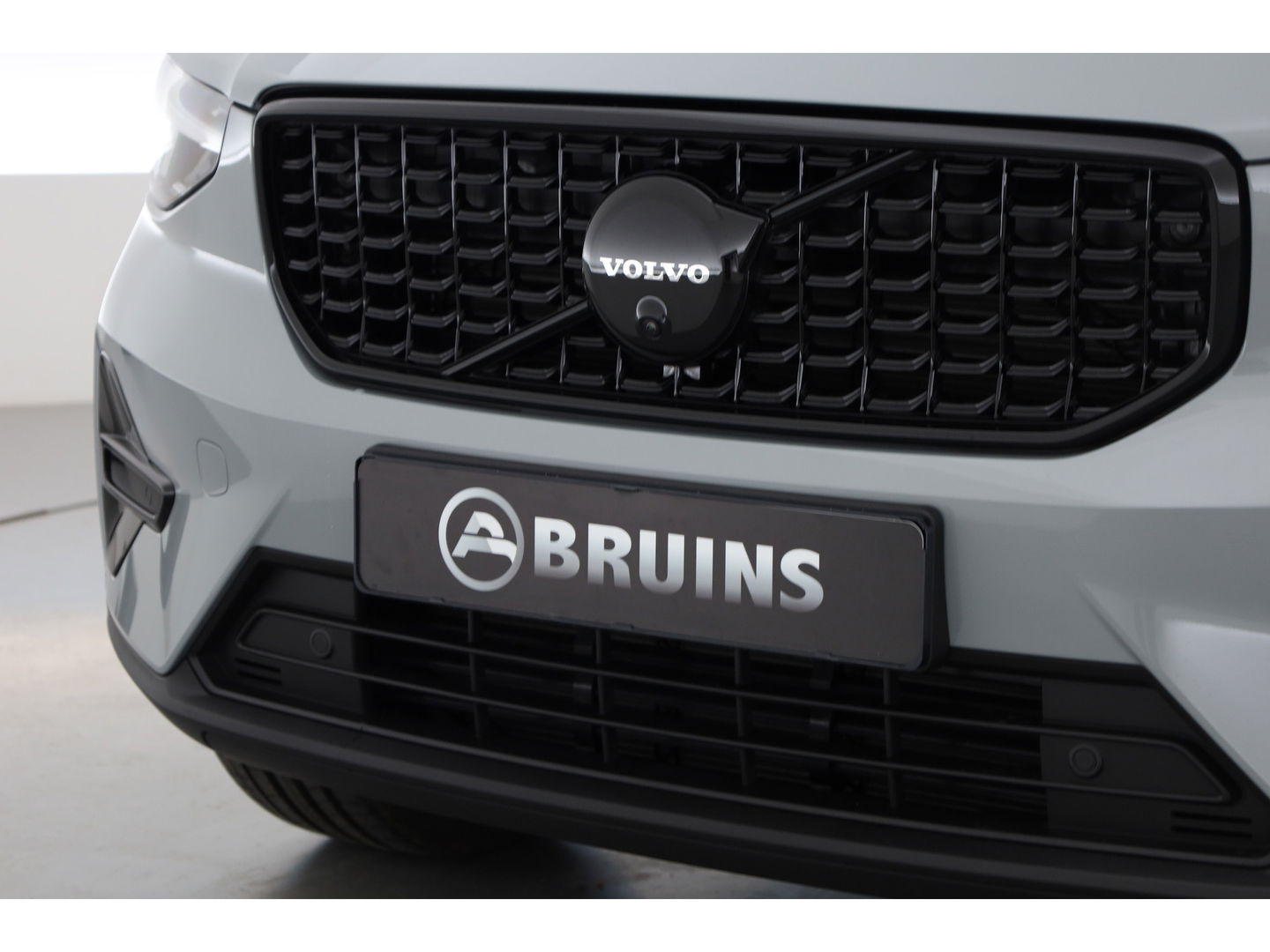 Volvo XC40 2.0 B3 Ultra Black Edition | MY26 | Pano-dak | H&K audio | ACC | 360 Cam | Mem stoelen |