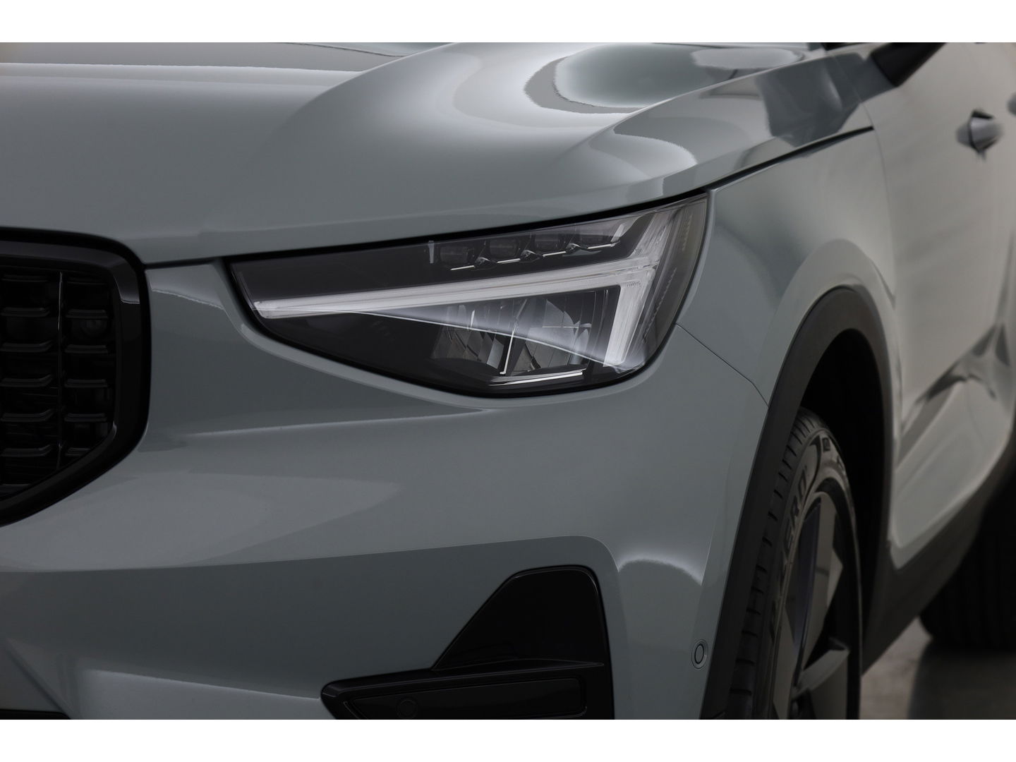 Volvo XC40 2.0 B3 Ultra Black Edition | MY26 | Pano-dak | H&K audio | ACC | 360 Cam | Mem stoelen |