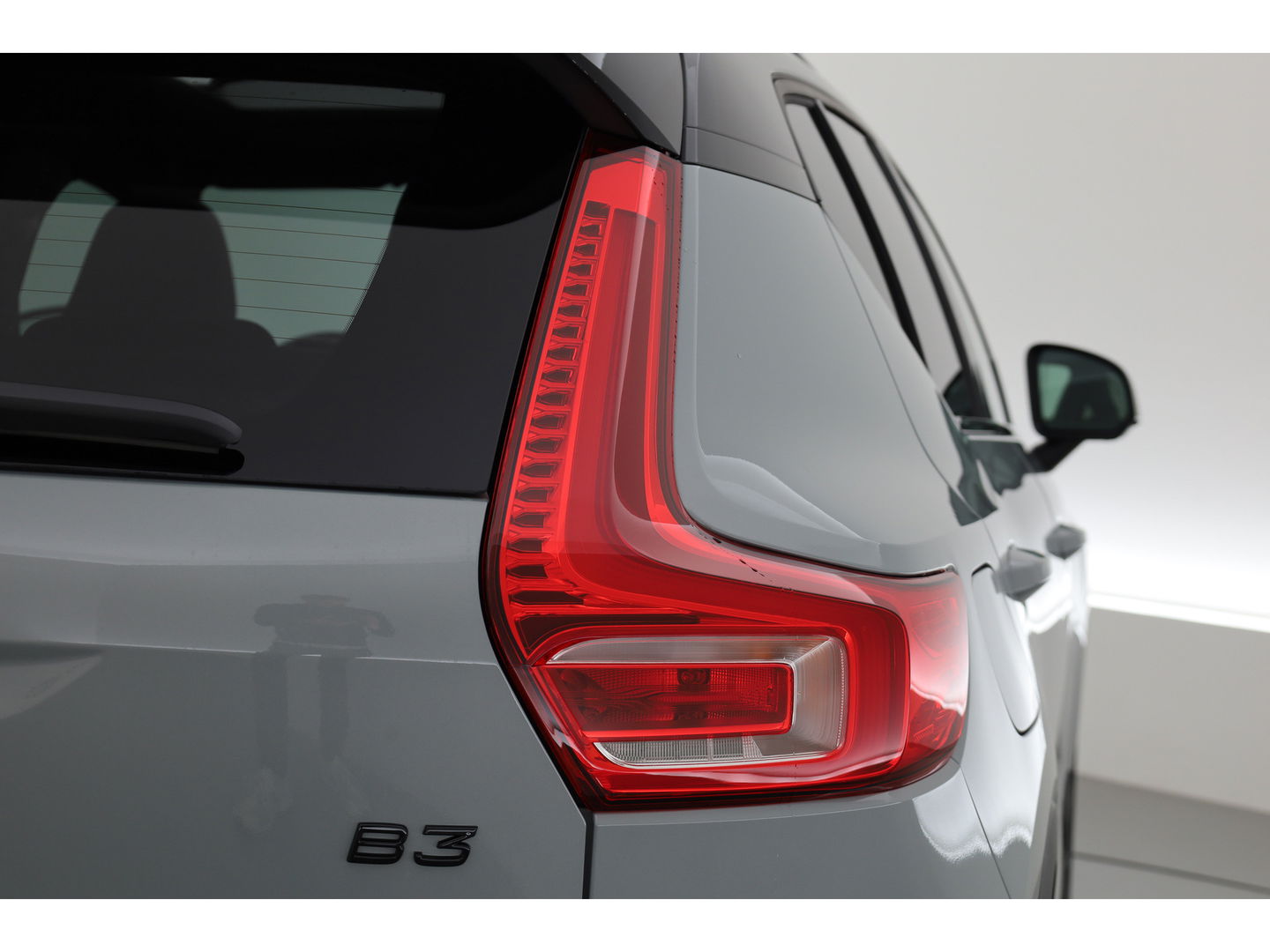 Volvo XC40 2.0 B3 Ultra Black Edition | MY26 | Pano-dak | H&K audio | ACC | 360 Cam | Mem stoelen |