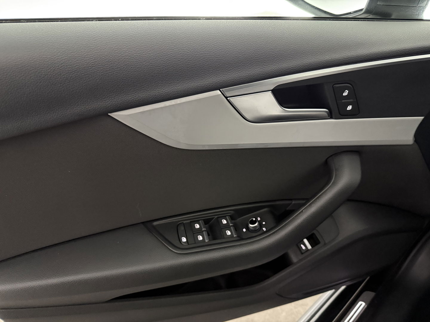 Audi A4 40 TFSI S-Line | Virtual | Carplay | Trekh. | Adap. Cruise | Stoel/Stuurverw. | Navi | LED