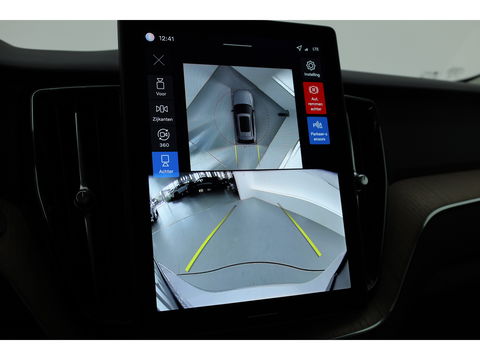 Volvo XC60 2.0 T6 Plug-in hybrid AWD Plus Dark | Facelift | Pano | 360 camera | Trekhaak | Head-up | 4-stoel & stuurverw |