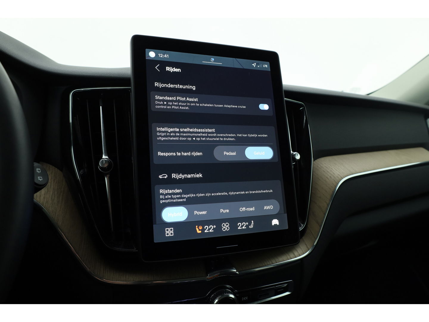 Volvo XC60 2.0 T6 Plug-in hybrid AWD Plus Dark | Facelift | Pano | 360 camera | Trekhaak | Head-up | 4-stoel & stuurverw |