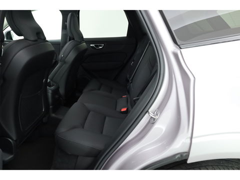 Volvo XC60 2.0 T6 Plug-in hybrid AWD Plus Dark | Facelift | Pano | 360 camera | Trekhaak | Head-up | 4-stoel & stuurverw |