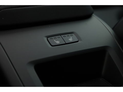 Volvo XC60 2.0 T6 Plug-in hybrid AWD Plus Dark | Facelift | Pano | 360 camera | Trekhaak | Head-up | 4-stoel & stuurverw |