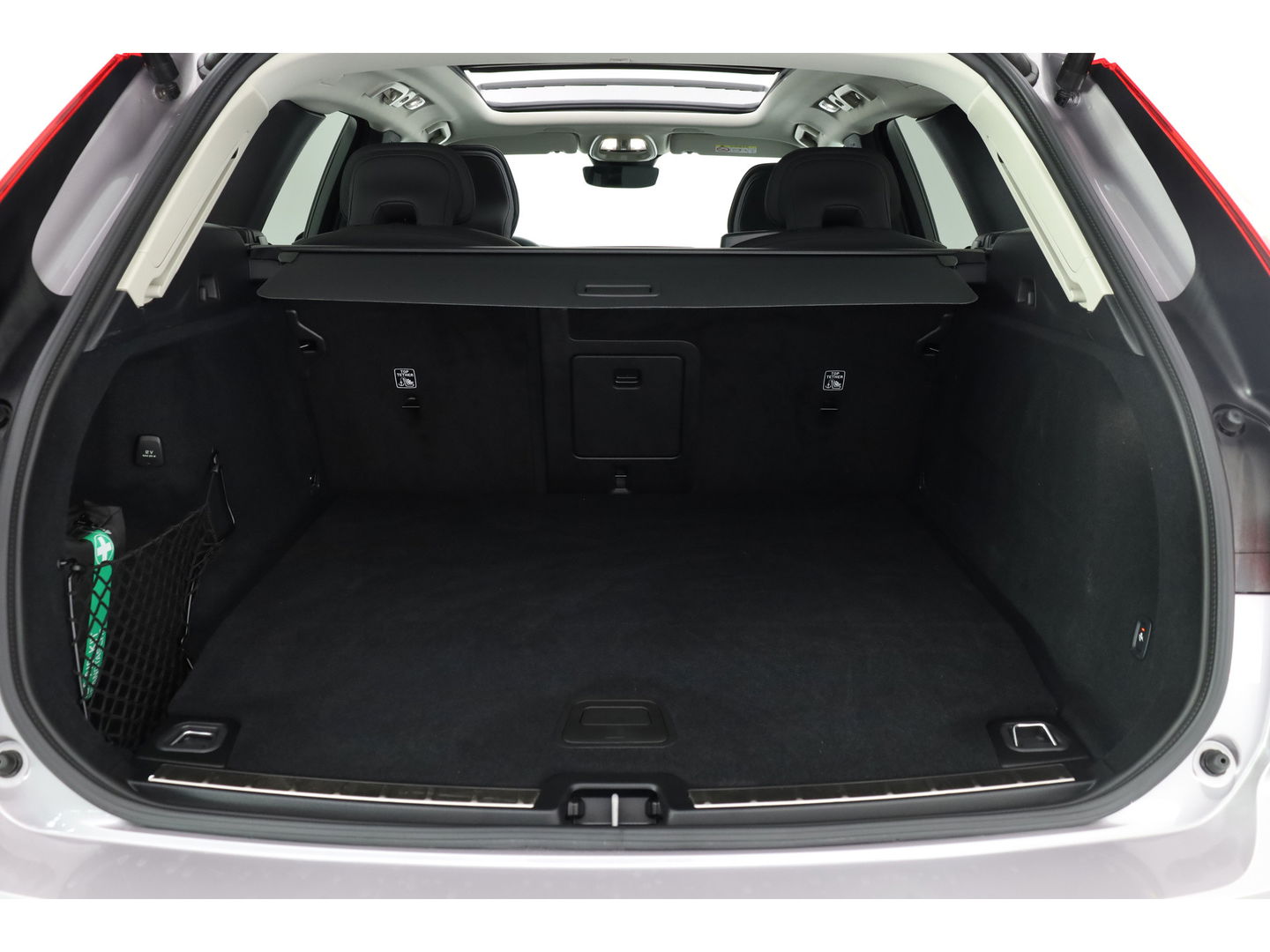 Volvo XC60 2.0 T6 Plug-in hybrid AWD Plus Dark | Facelift | Pano | 360 camera | Trekhaak | Head-up | 4-stoel & stuurverw |