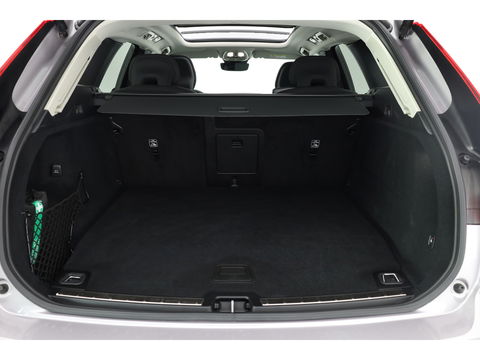Volvo XC60 2.0 T6 Plug-in hybrid AWD Plus Dark | Facelift | Pano | 360 camera | Trekhaak | Head-up | 4-stoel & stuurverw |
