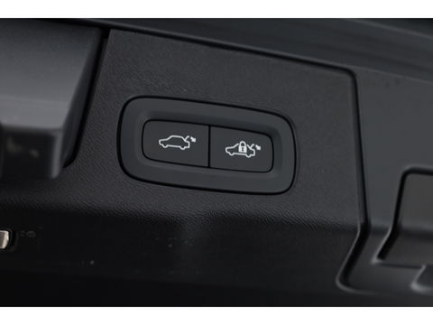 Volvo XC60 2.0 T6 Plug-in hybrid AWD Plus Dark | Facelift | Pano | 360 camera | Trekhaak | Head-up | 4-stoel & stuurverw |