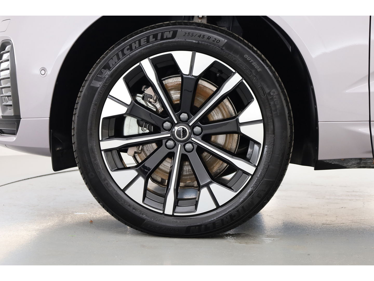 Volvo XC60 2.0 T6 Plug-in hybrid AWD Plus Dark | Facelift | Pano | 360 camera | Trekhaak | Head-up | 4-stoel & stuurverw |