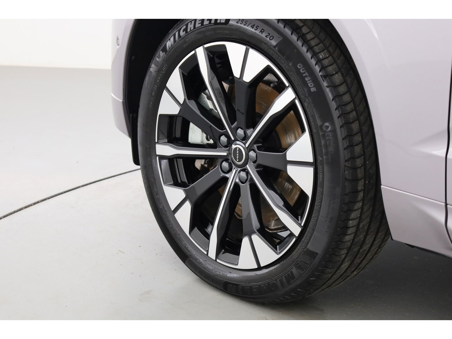 Volvo XC60 2.0 T6 Plug-in hybrid AWD Plus Dark | Facelift | Pano | 360 camera | Trekhaak | Head-up | 4-stoel & stuurverw |