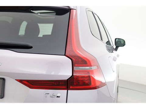 Volvo XC60 2.0 T6 Plug-in hybrid AWD Plus Dark | Facelift | Pano | 360 camera | Trekhaak | Head-up | 4-stoel & stuurverw |