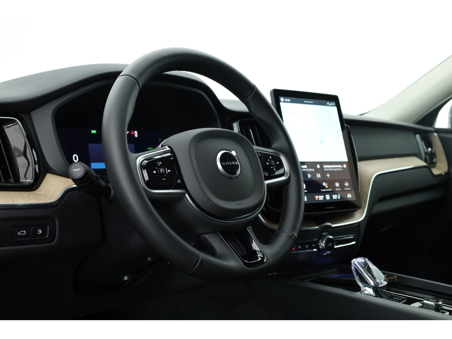 Volvo XC60 2.0 T6 Plug-in hybrid AWD Plus Dark | Facelift | Pano | 360 camera | Trekhaak | Head-up | 4-stoel & stuurverw |