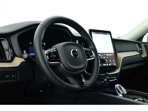 Volvo XC60 2.0 T6 Plug-in hybrid AWD Plus Dark | Facelift | Pano | 360 camera | Trekhaak | Head-up | 4-stoel & stuurverw |