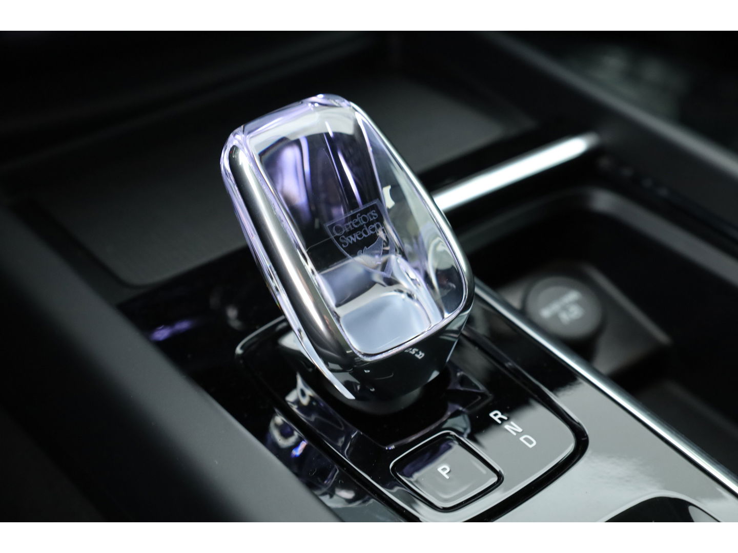 Volvo XC60 2.0 T6 Plug-in hybrid AWD Plus Dark | Facelift | Pano | 360 camera | Trekhaak | Head-up | 4-stoel & stuurverw |