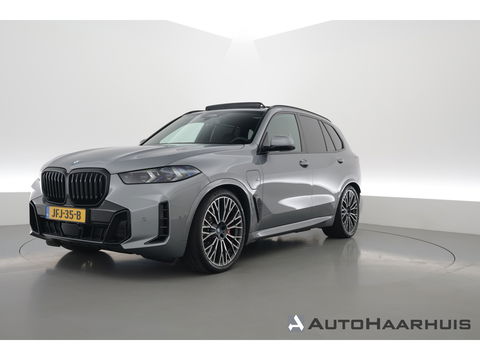 BMW X5 xDrive50e M Sport Pro | Iconic Glow | | Pano | Soft Close | HUD | Luchtvering | Harman Kardon | Elek. Trekhaak |