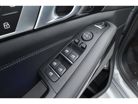 BMW X5 xDrive50e M Sport Pro | Iconic Glow | | Pano | Soft Close | HUD | Luchtvering | Harman Kardon | Elek. Trekhaak |