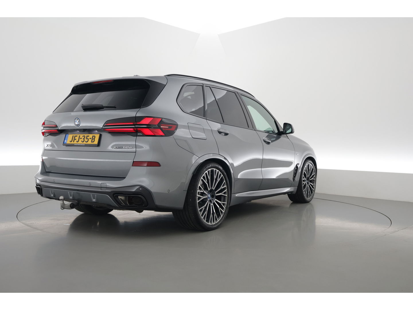 BMW X5 xDrive50e M Sport Pro | Iconic Glow | | Pano | Soft Close | HUD | Luchtvering | Harman Kardon | Elek. Trekhaak |