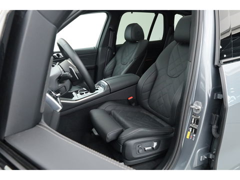 BMW X5 xDrive50e M Sport Pro | Iconic Glow | | Pano | Soft Close | HUD | Luchtvering | Harman Kardon | Elek. Trekhaak |