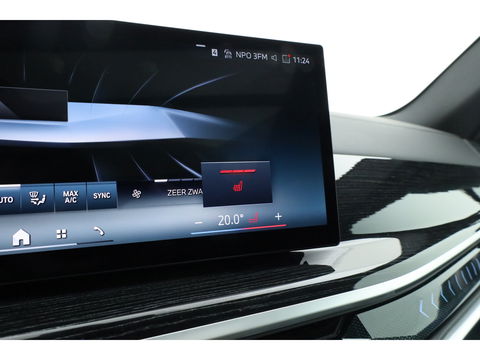 BMW X5 xDrive50e M Sport Pro | Iconic Glow | | Pano | Soft Close | HUD | Luchtvering | Harman Kardon | Elek. Trekhaak |