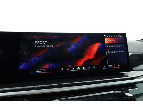 BMW X5 xDrive50e M Sport Pro | Iconic Glow | | Pano | Soft Close | HUD | Luchtvering | Harman Kardon | Elek. Trekhaak |